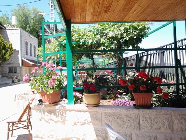 Rosary Sister Guest House Ein Karem Jerusalém Exterior foto